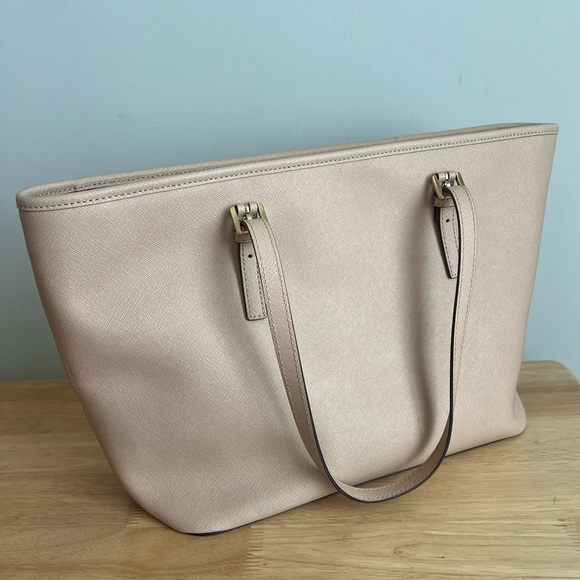 Michael Kors Medium Jet Set Medium Carry All Tote - Picture 10 of 16